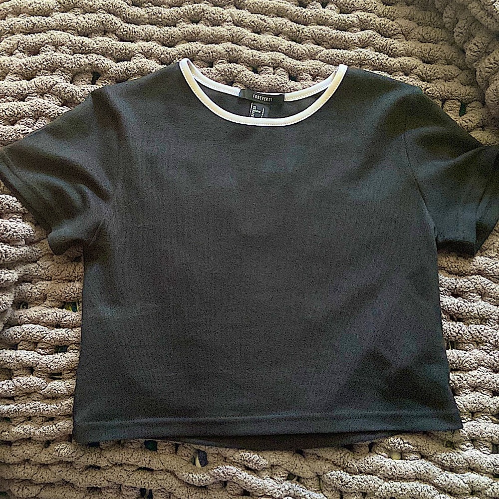 NEVER WORN ‼️ Black Crop too